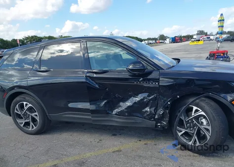 2025 Lincoln Nautilus Premiere z USA, uszkodzony, nr VIN 5LMPJ8J42SJ904207